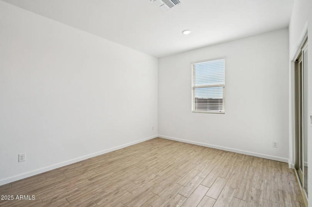 Real Estate Picture 24