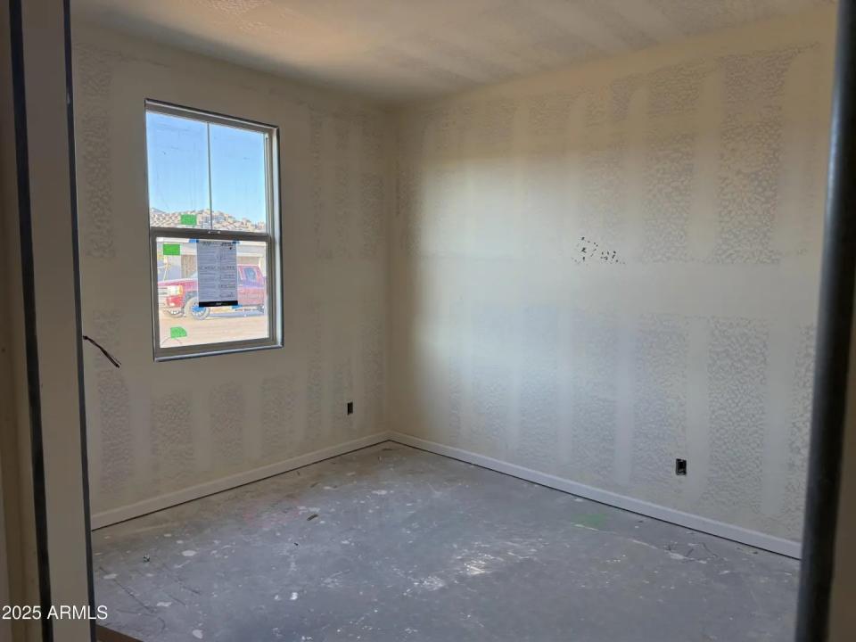 Real Estate Picture 4
