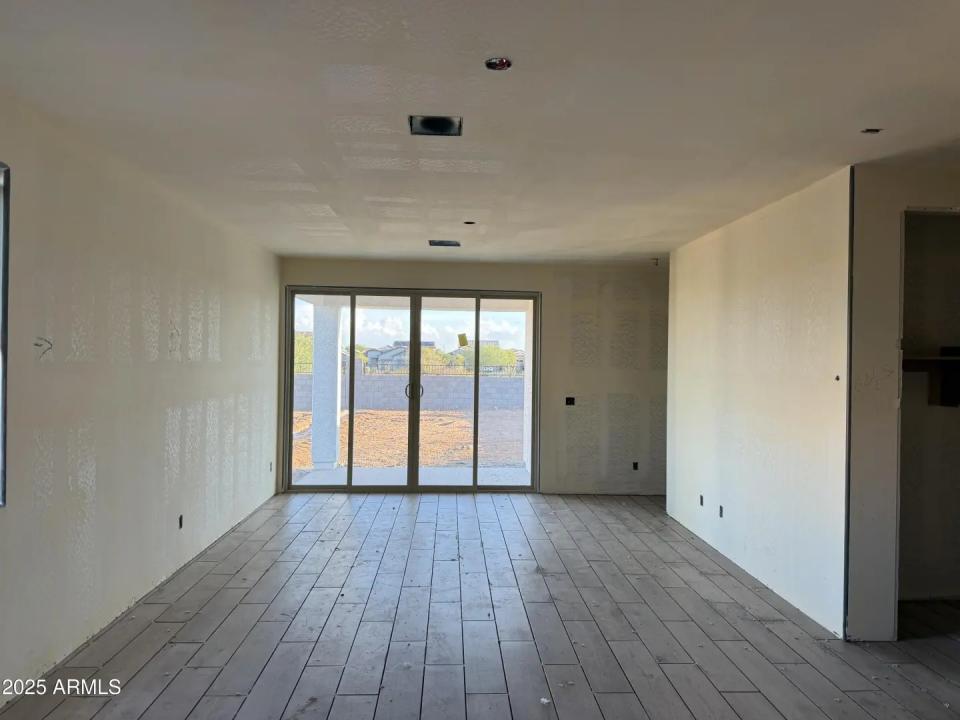 Real Estate Picture 7