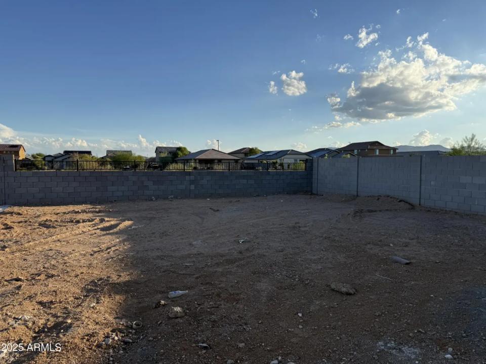Real Estate Picture 12