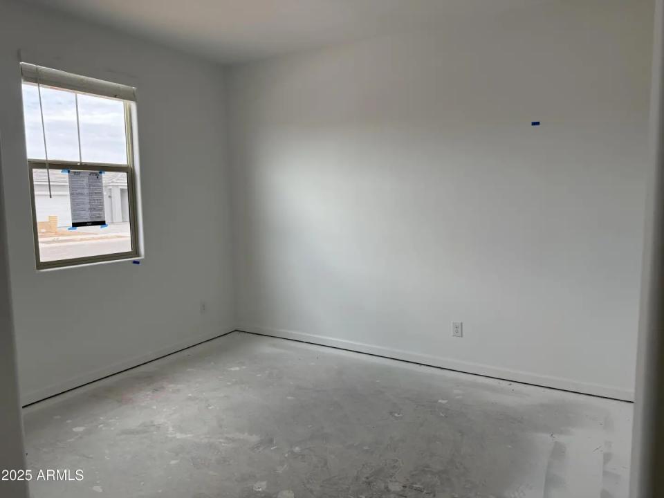 Real Estate Picture 3