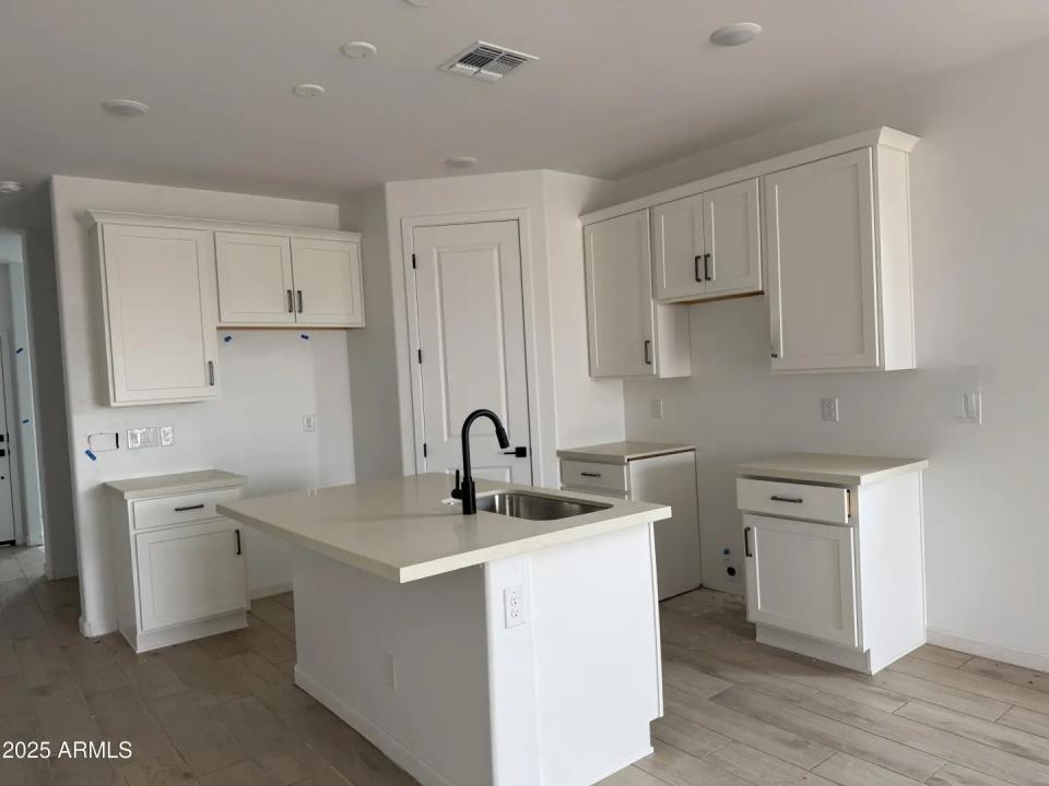 Real Estate Picture 4