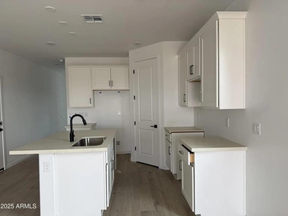 Real Estate Picture 5