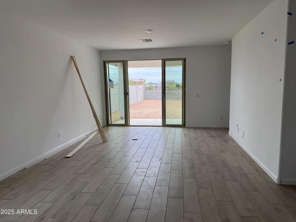 Real Estate Picture 7