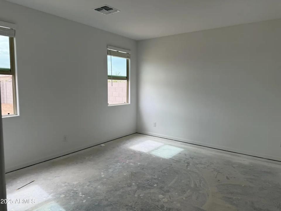 Real Estate Picture 10