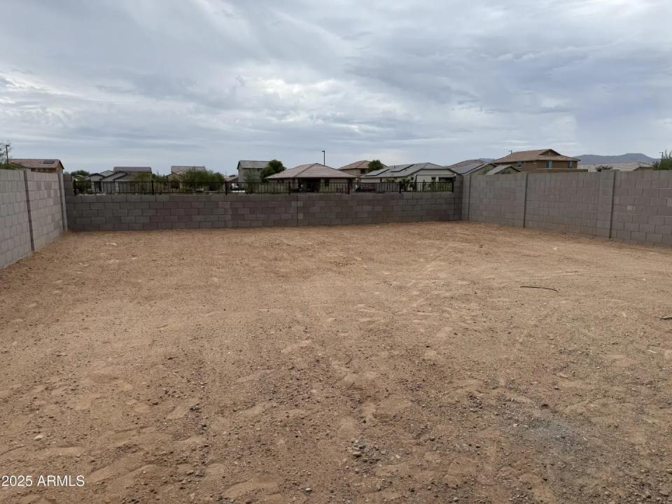 Real Estate Picture 12