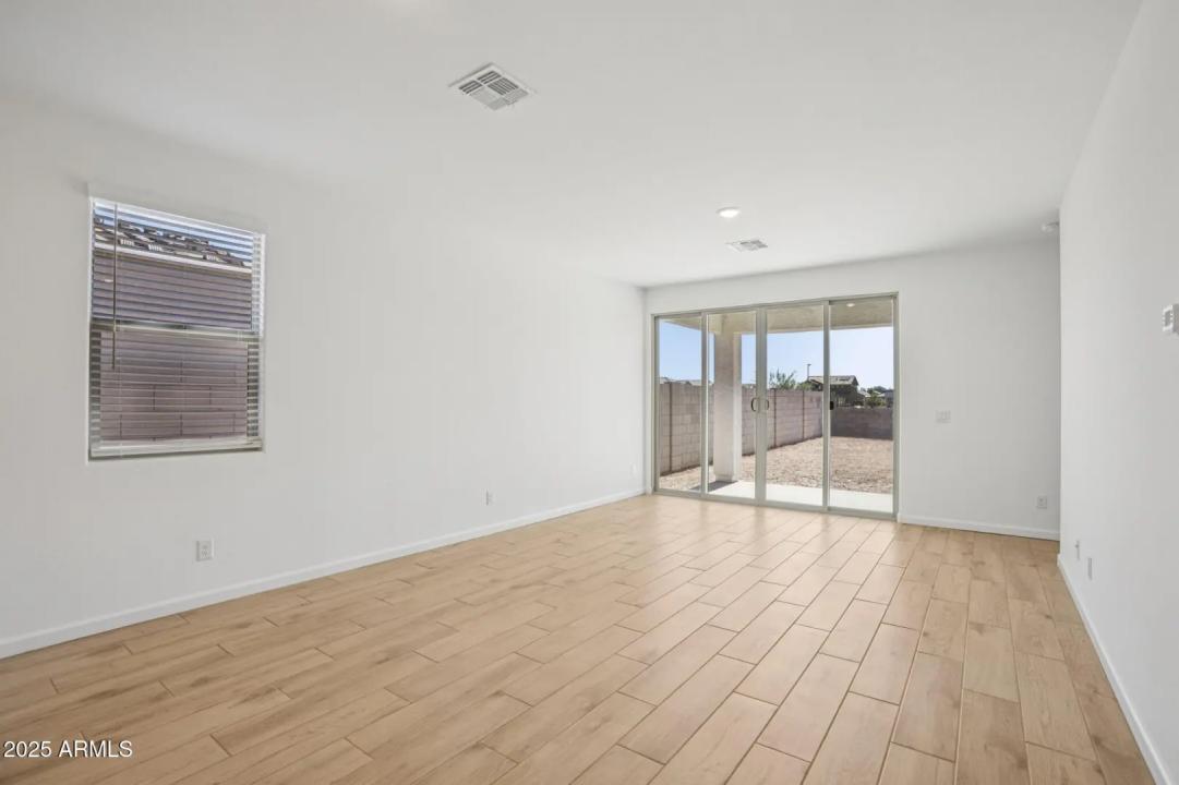 Real Estate Picture 7