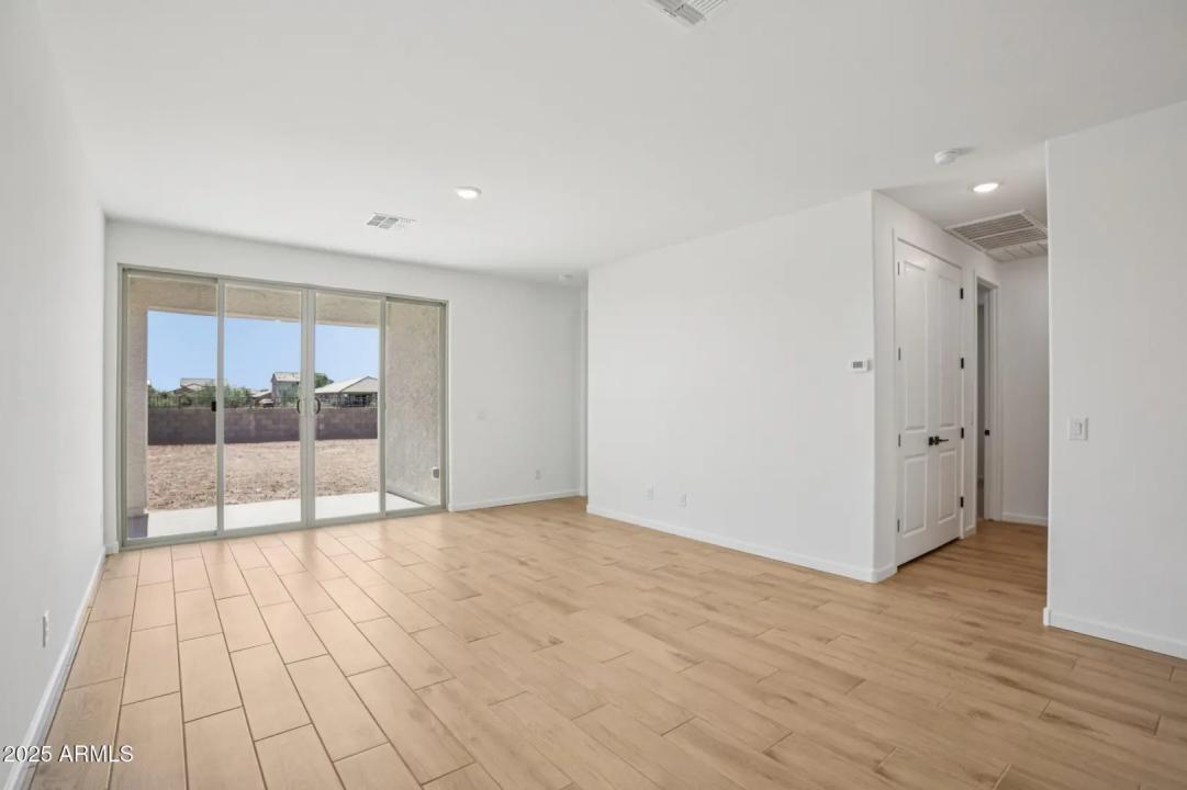 Real Estate Picture 9