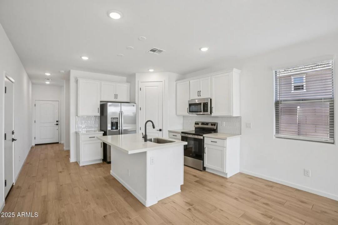 Real Estate Picture 10