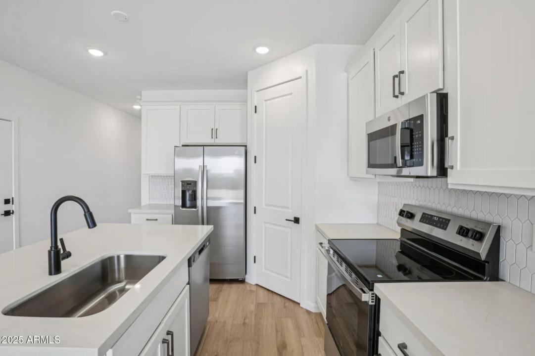 Real Estate Picture 11