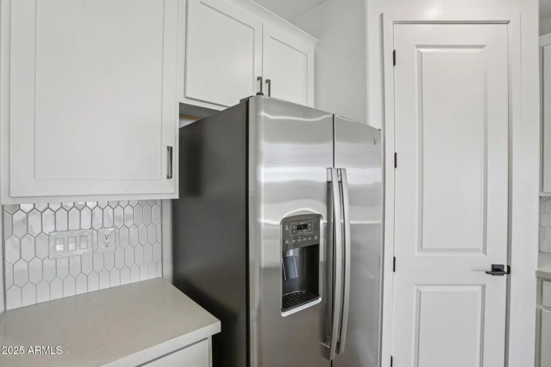 Real Estate Picture 14