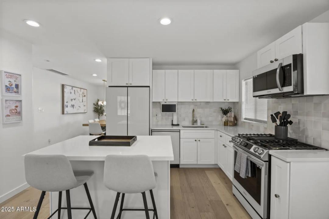 Real Estate Picture 5