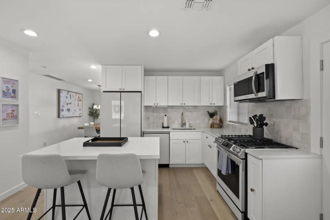 Real Estate Picture 7