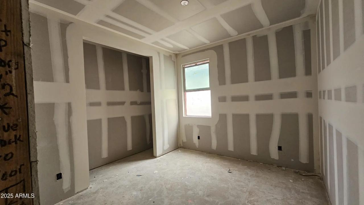 Real Estate Picture 11