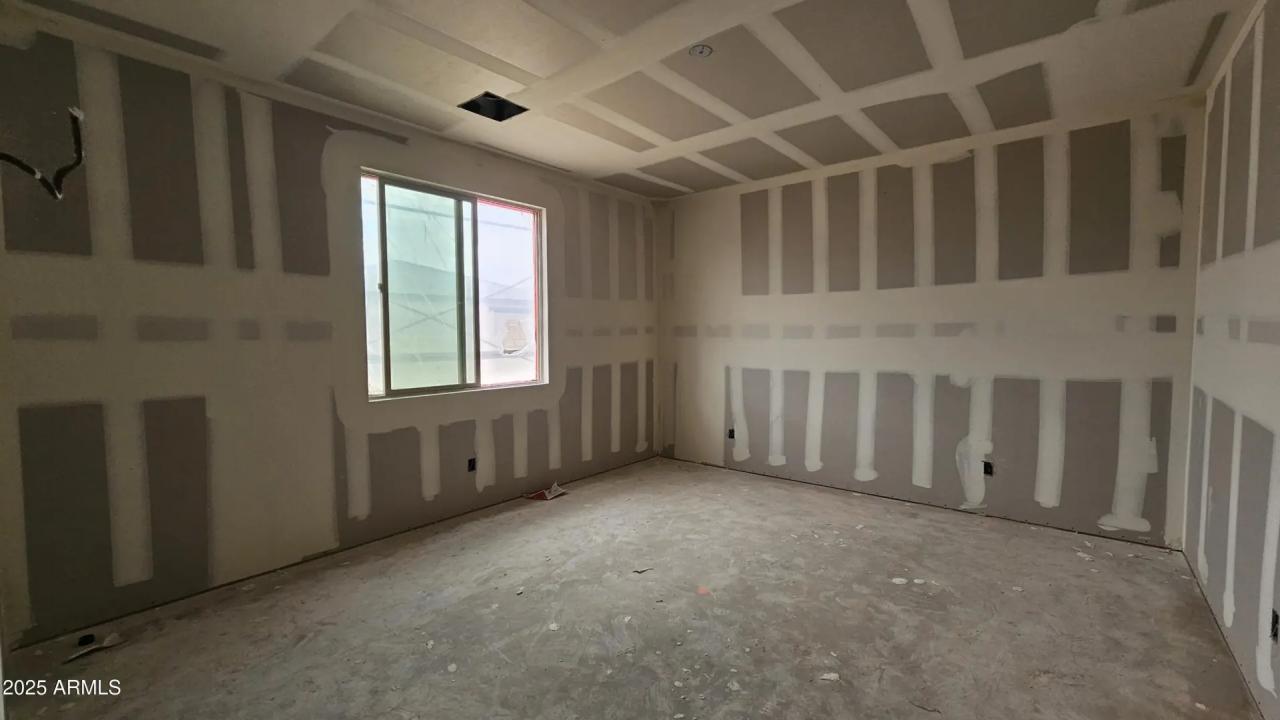 Real Estate Picture 12
