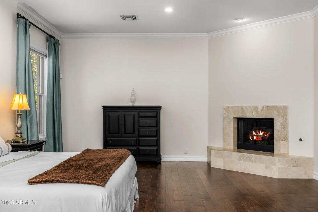 Real Estate Picture 24