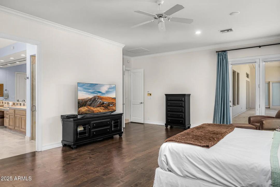 Real Estate Picture 25