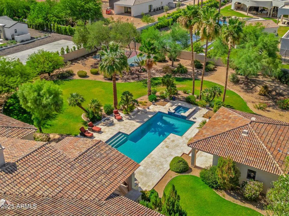 Real Estate Picture 3