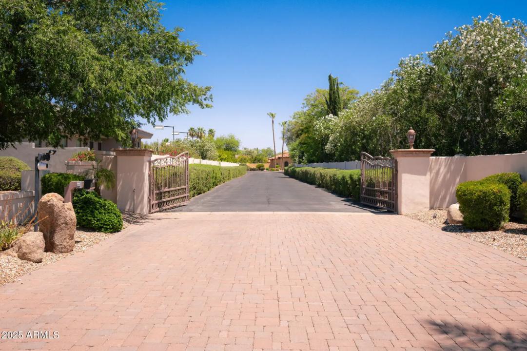 Real Estate Picture 4
