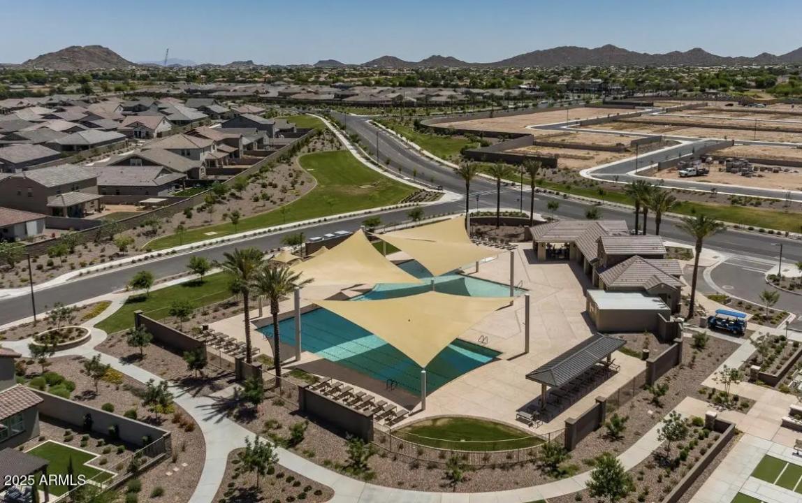 Real Estate Picture 30