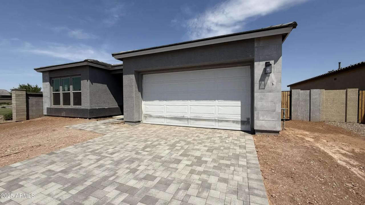 Real Estate Picture 3