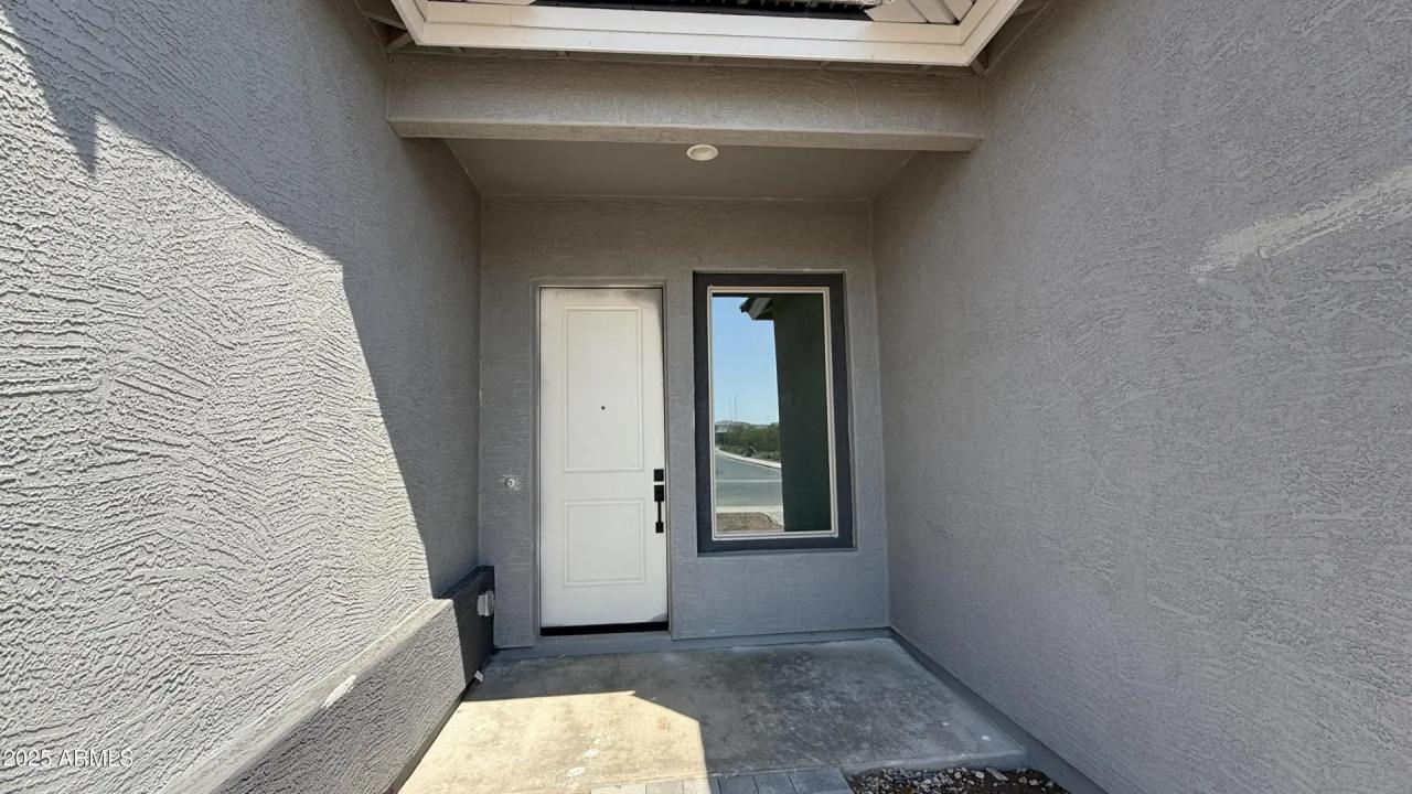 Real Estate Picture 4