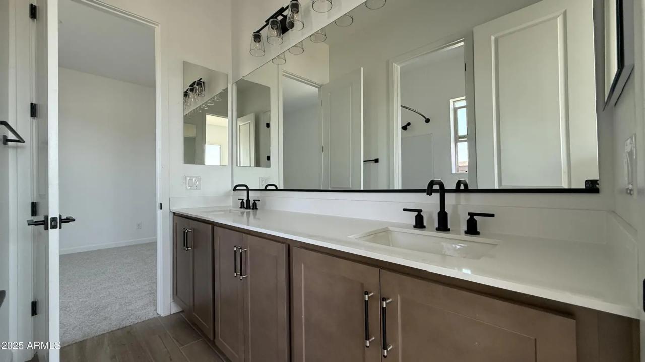 Real Estate Picture 8