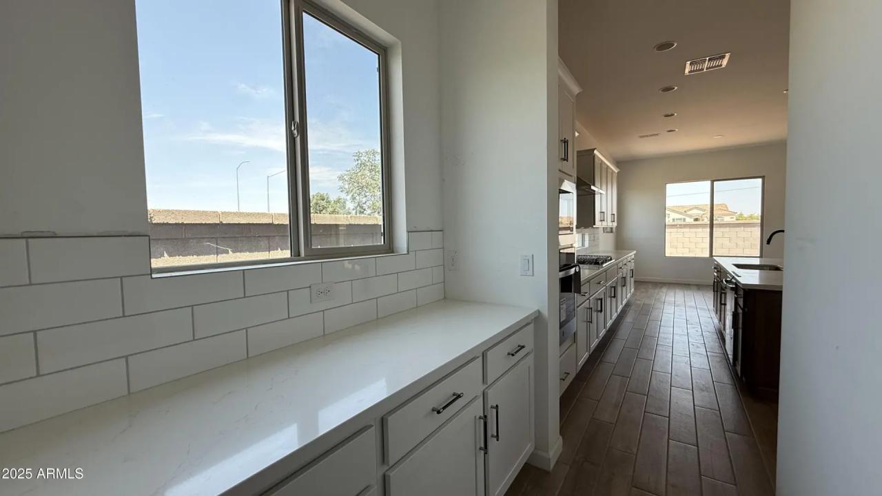 Real Estate Picture 13