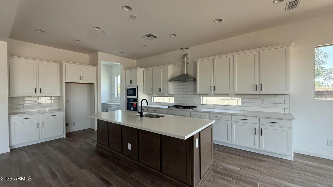 Real Estate Picture 15