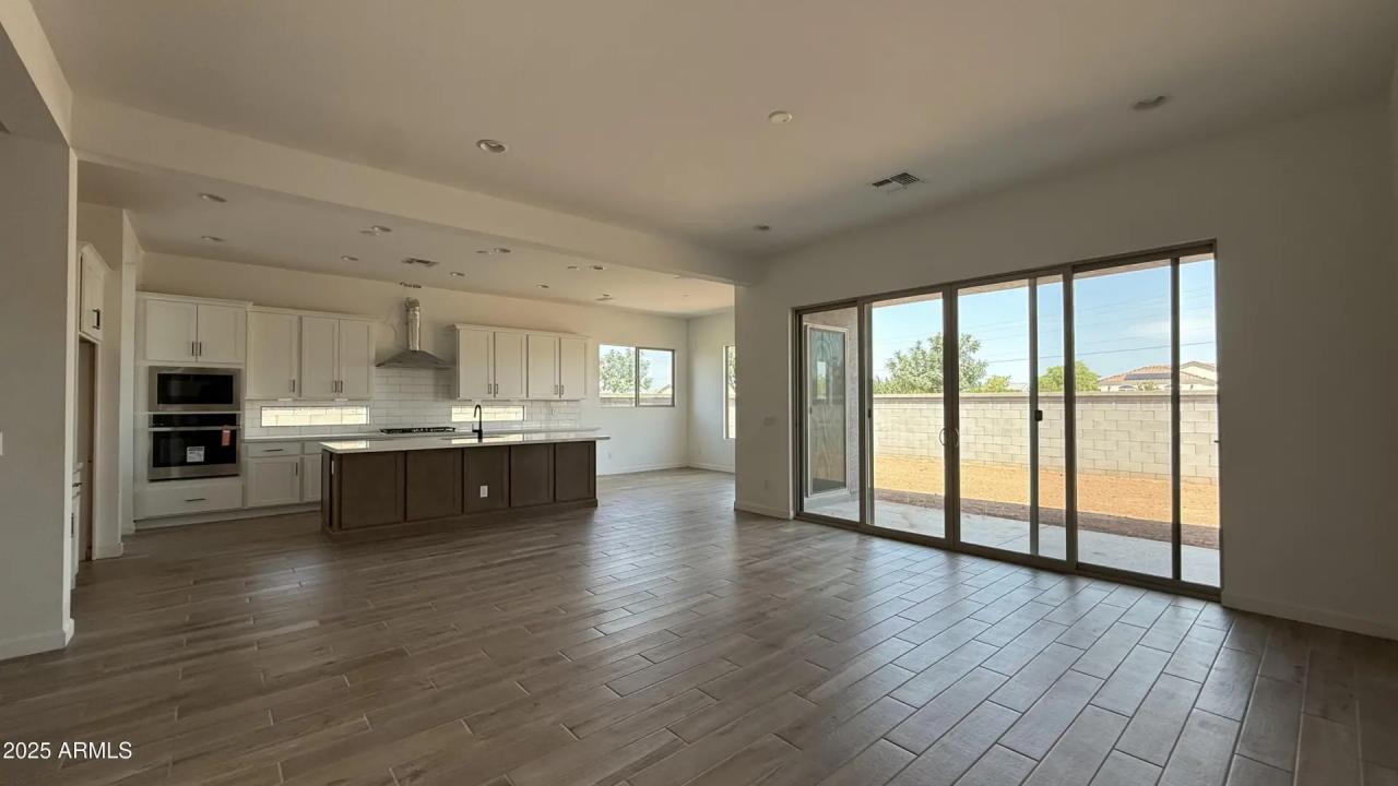 Real Estate Picture 17