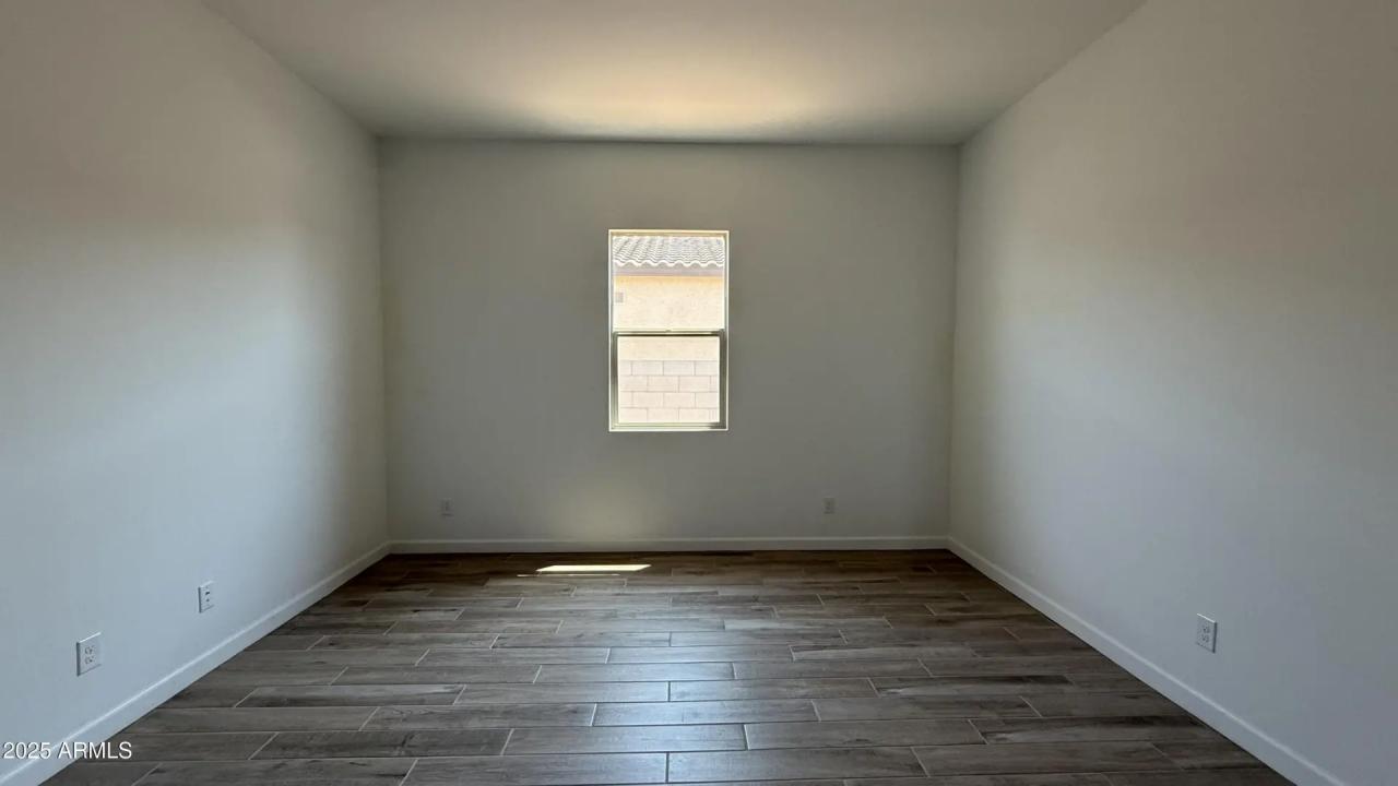Real Estate Picture 24