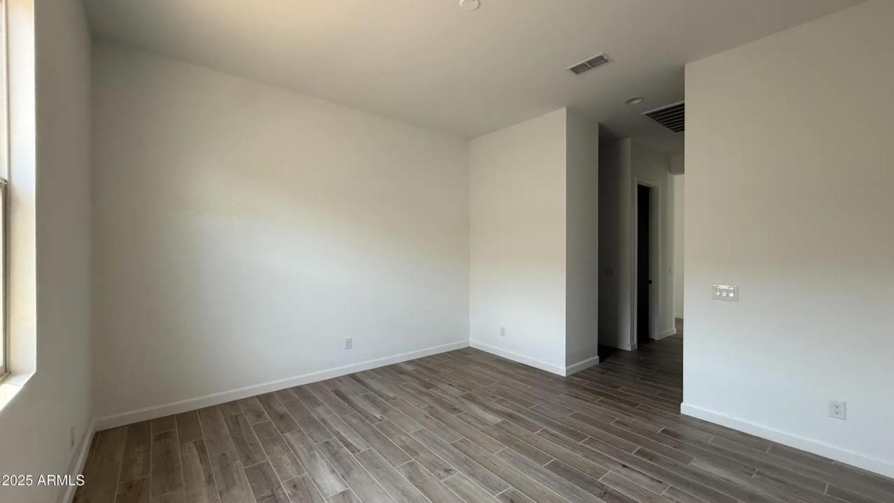 Real Estate Picture 25