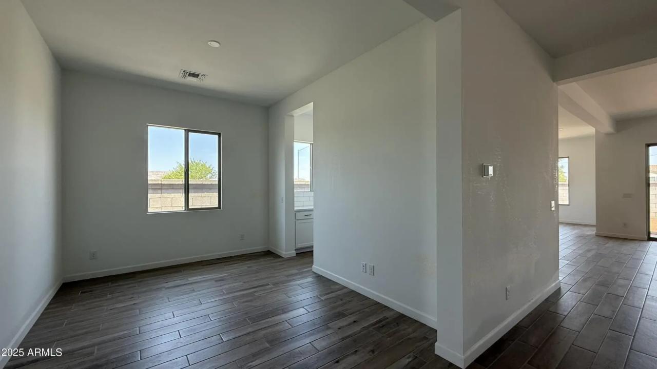 Real Estate Picture 12