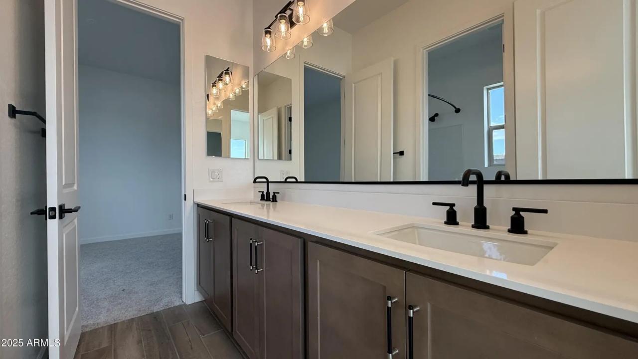 Real Estate Picture 9
