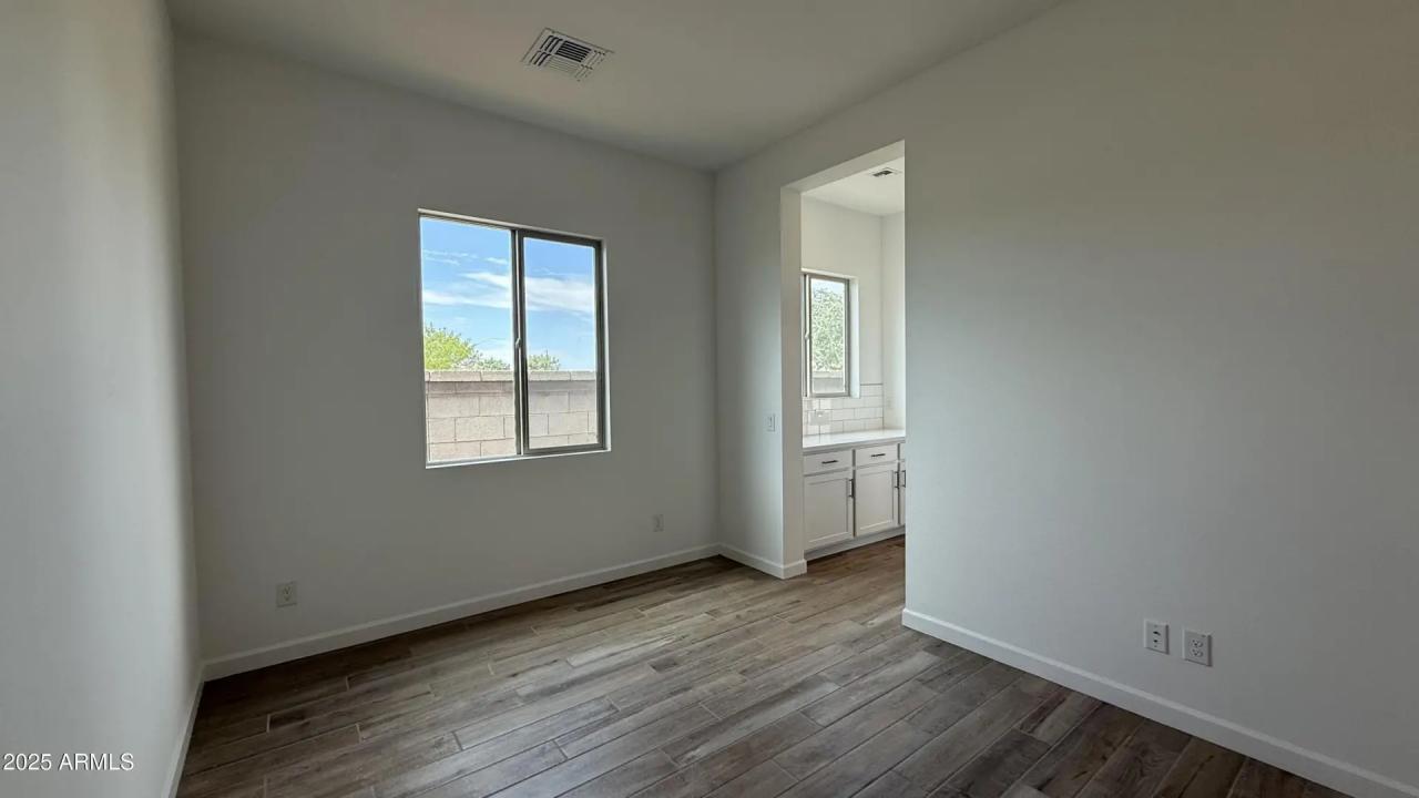 Real Estate Picture 14