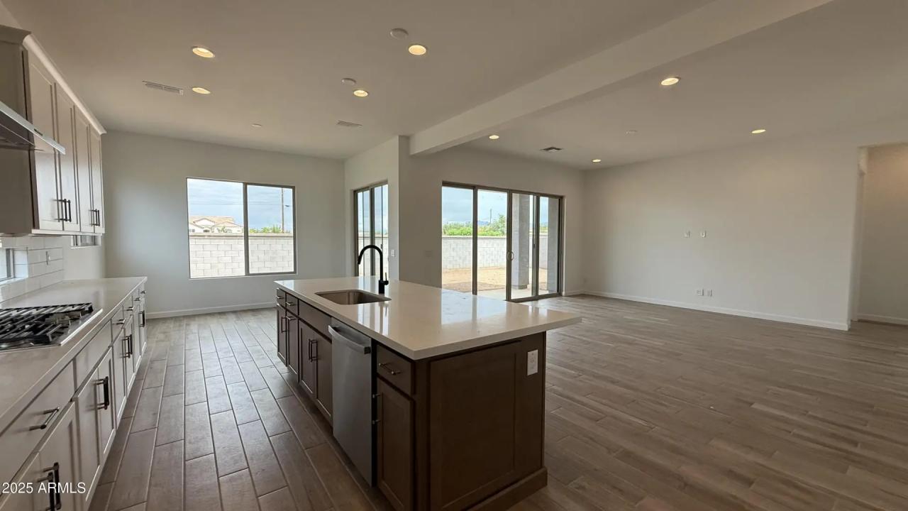 Real Estate Picture 18