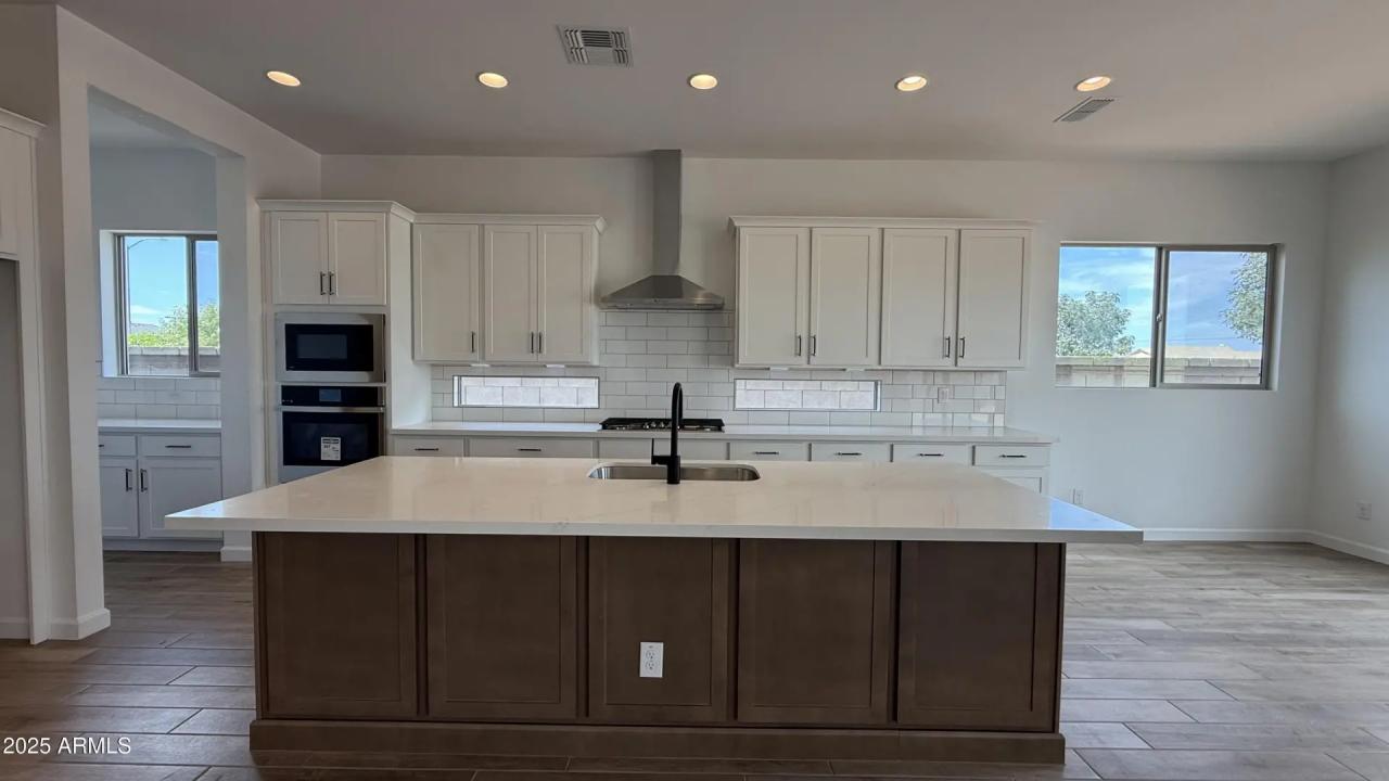 Real Estate Picture 19
