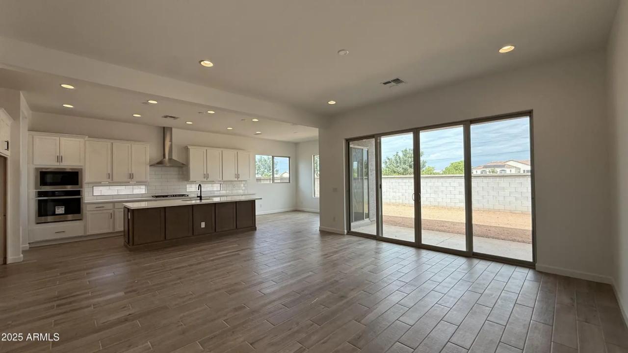 Real Estate Picture 22