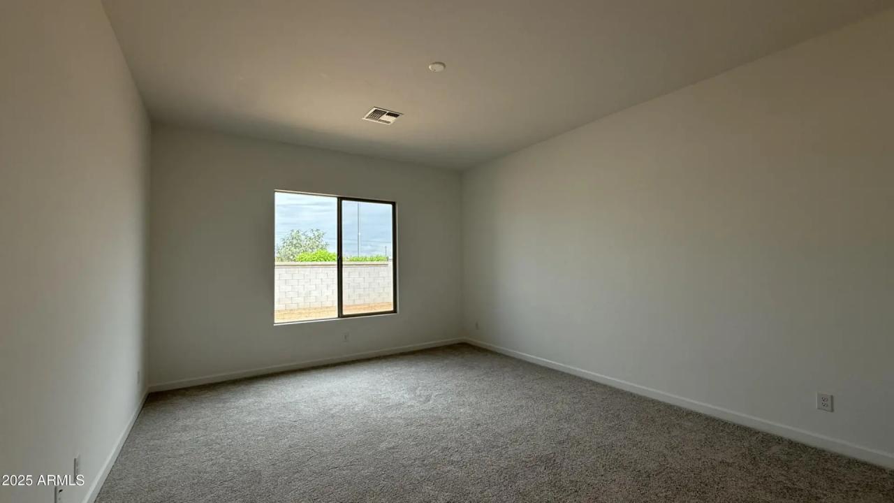 Real Estate Picture 23