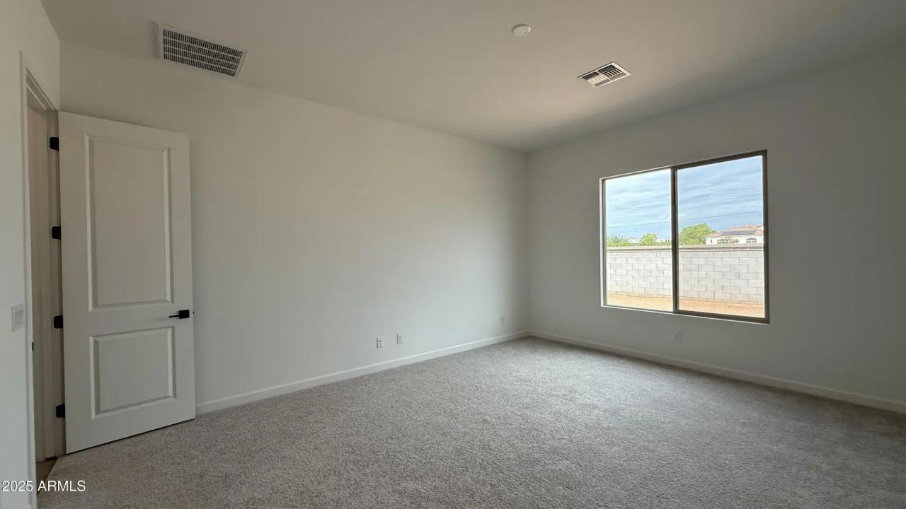 Real Estate Picture 24
