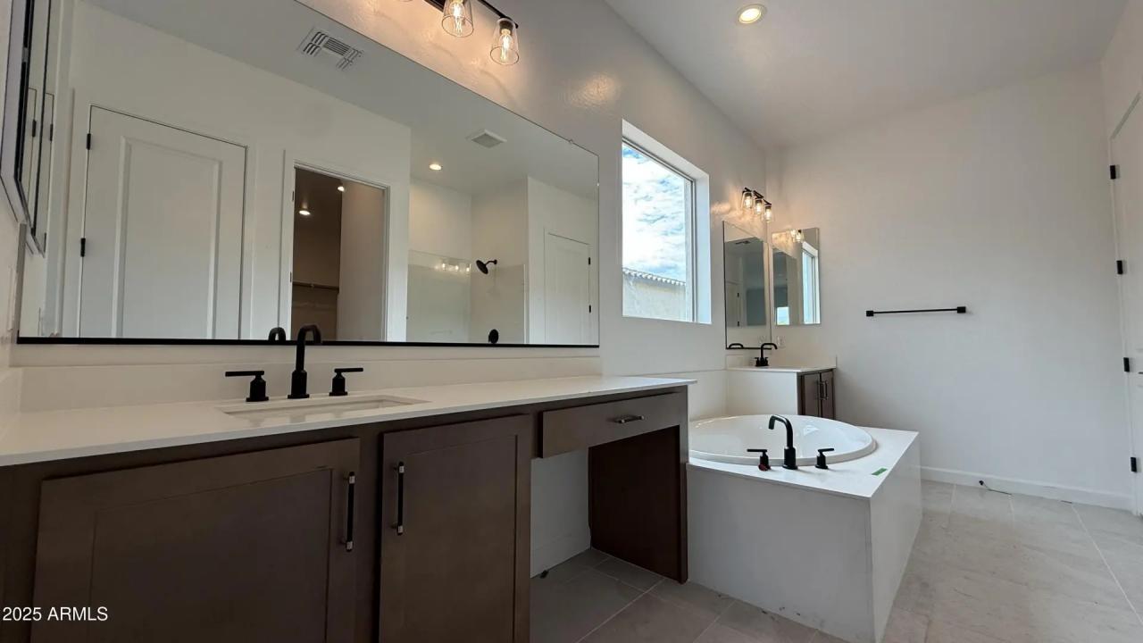 Real Estate Picture 25