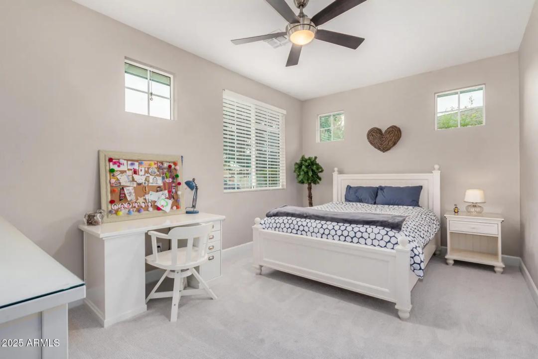 Real Estate Picture 4