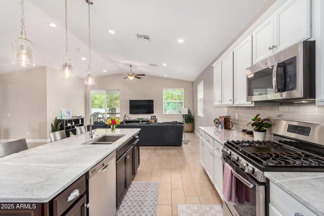 Real Estate Picture 8