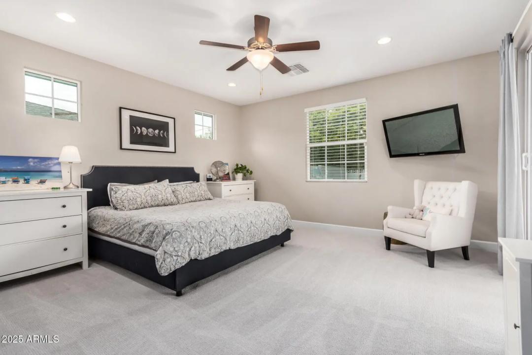 Real Estate Picture 11