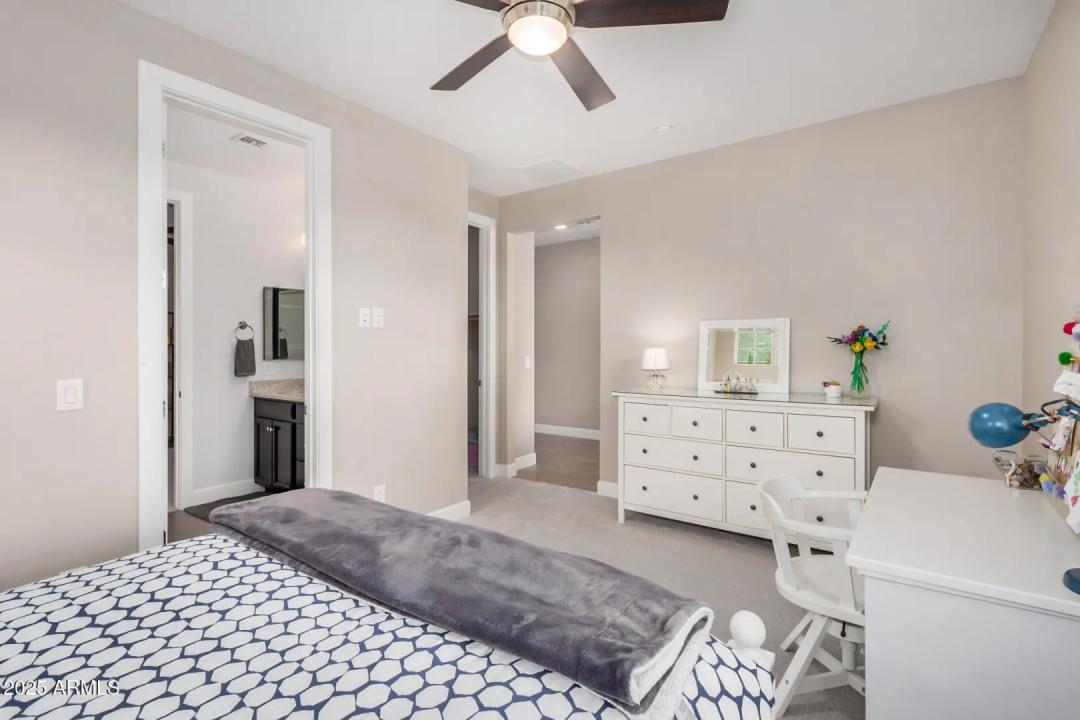 Real Estate Picture 18