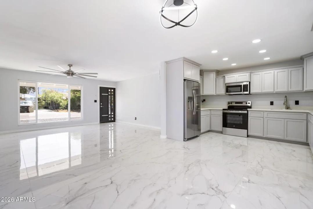 Real Estate Picture 3