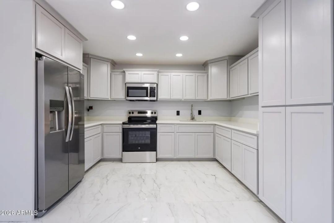 Real Estate Picture 11