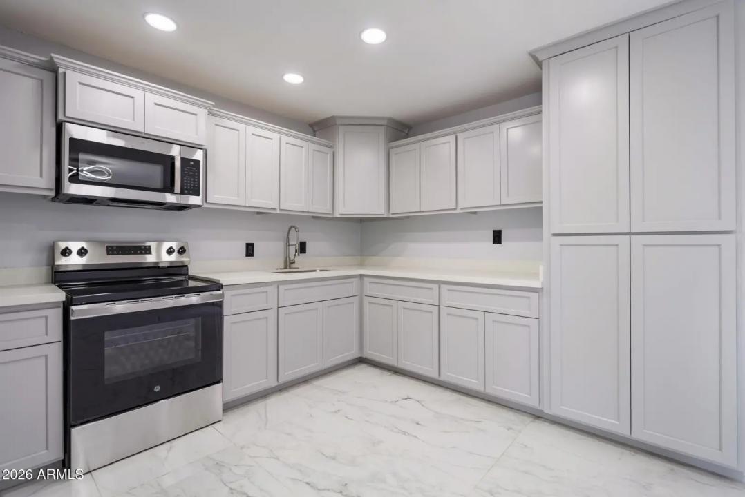 Real Estate Picture 10
