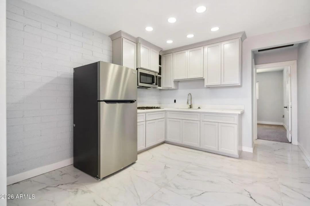 Real Estate Picture 24
