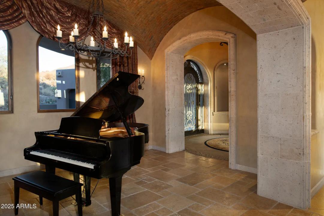 Real Estate Picture 15